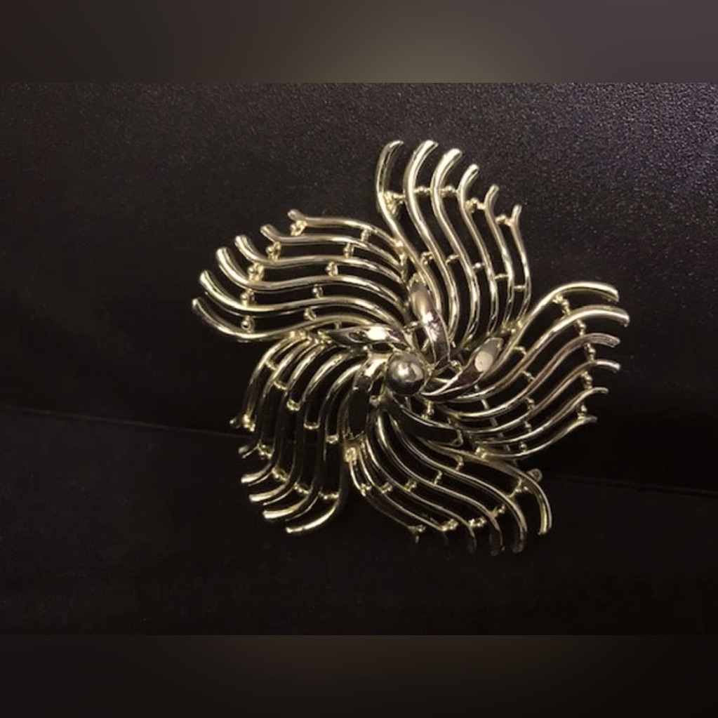 Large Filigree Flower Brooch PinBsk Brooch Leaf Large Flower Gold Flower Broach 20$